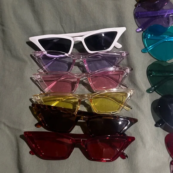 Bundle of 13 Costume Sunglasses - Picture 3 of 4